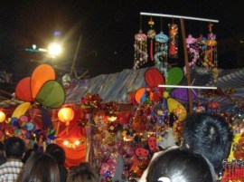 Ooooh... shiny... spinny. Must. Have. One!!