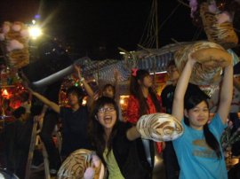 Paws! Paws! Get your tiger paws here!