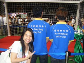 Fan boys of the race horses?